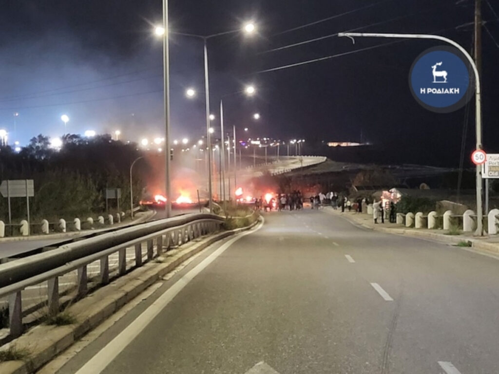 Φωτιές και επεισόδια σε Ασπρόπυργο, Θεσσαλονίκη, Ρόδο, Χαλκίδα – Οι Ρομά στους δρόμους
