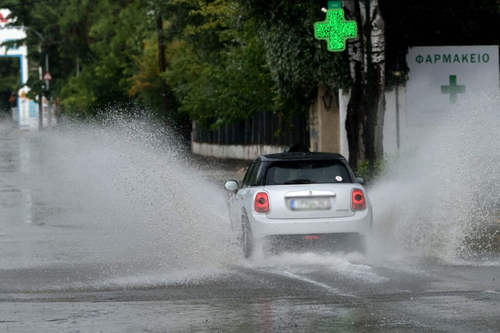 Κακοκαιρία: Διήμερη «πολιορκία» με καταιγίδες, κεραυνούς και χαλάζι – Νέα πρόγνωση