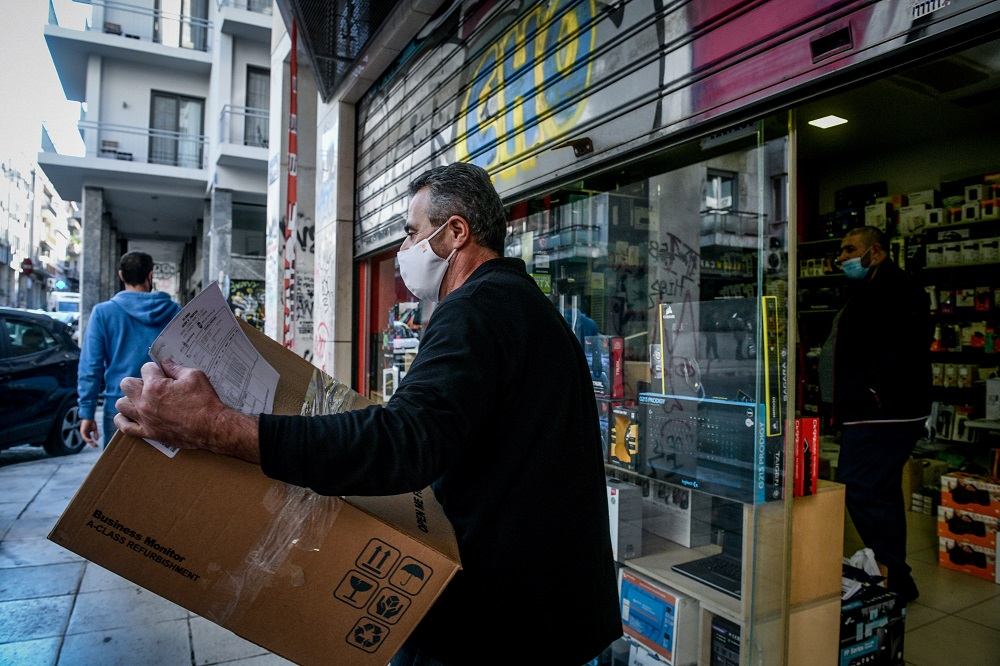Εκπτώσεις: Πρεμιέρα με κλειστά μαγαζιά και μόνο μέσω e-shop