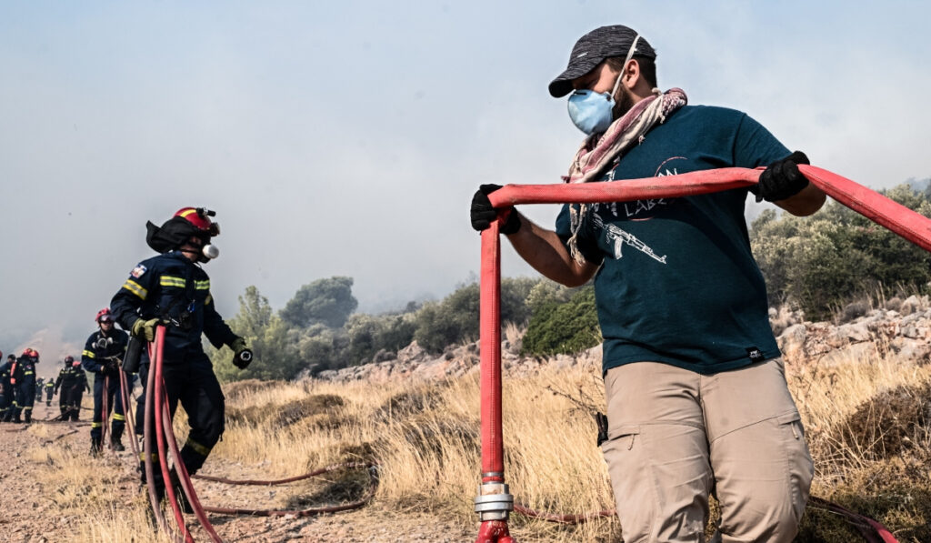 Φωτιά τώρα στον Σχινιά – Καίει κοντά στο κωπηλατοδρόμιο