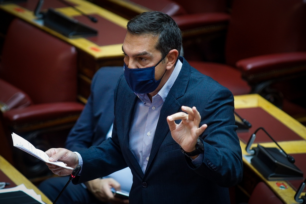 Τσίπρας: Ποιοι είναι αυτοί δίπλα στον Λιγνάδη που ζήτησε η ΕΡΤ να μην προβάλλονται;