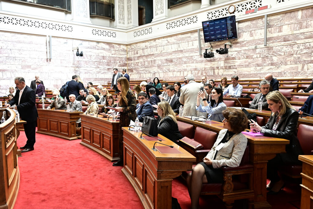 Γάμος ομοφύλων: «Ναι» στο νομοσχέδιο από τους φορείς – Που εστίασε η ΛΟΑΤΚΙ κοινότητα