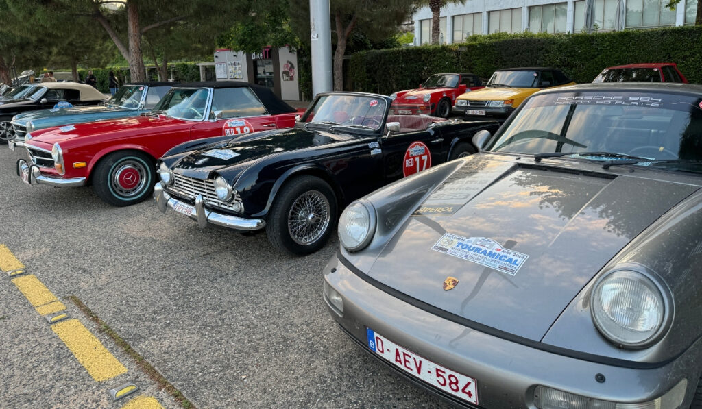 Θεσσαλονίκη: 80 πολυτελή αγωνιστικά αυτοκίνητα – αντίκες «πλημμύρισαν» την παραλία