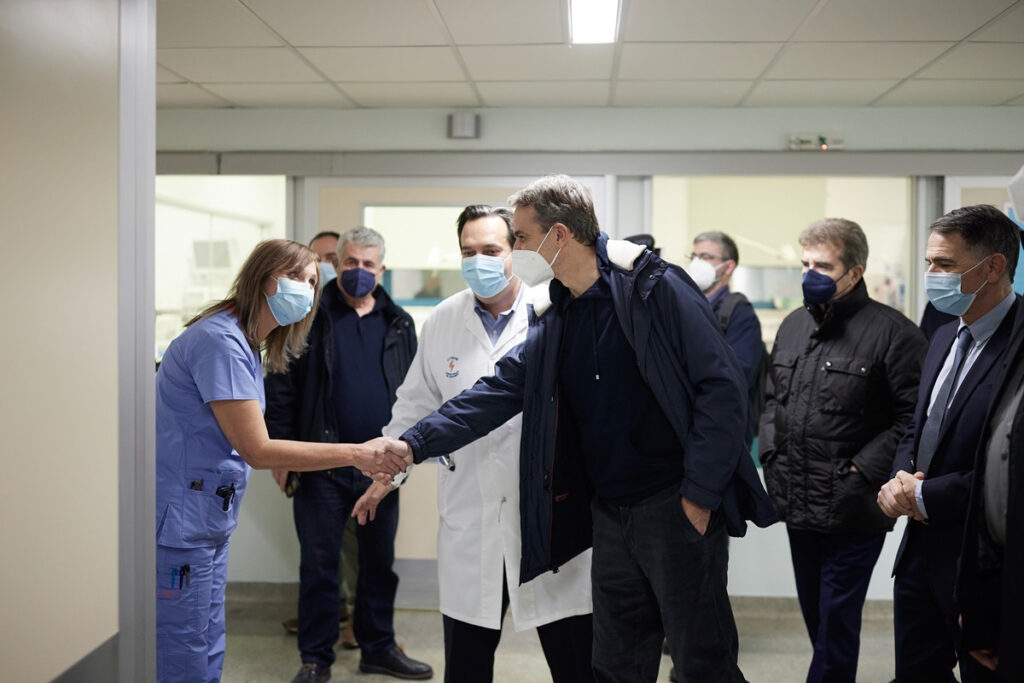 Μητσοτάκης στο «Αττικόν»: Στόχος η έγκαιρη, εξειδικευμένη και ολοκληρωμένη περίθαλψη ασθενών με εγκεφαλικά