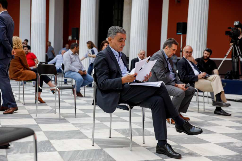 Ο Ευκλείδης Τσακαλώτος στο iEidiseis: Τι λέει για την οικονομική πολιτική, τον Πισσαρίδη και τους Σοφούς, τον Στουρνάρα και τα λεφτόδεντρα των εργαζομένων
