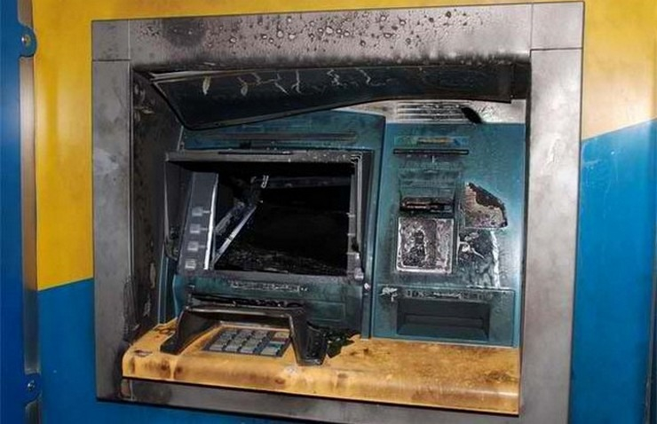 Θεσσαλονίκη: Άγνωστοι ανατίναξαν ΑΤΜ τράπεζας στη Σουρωτή