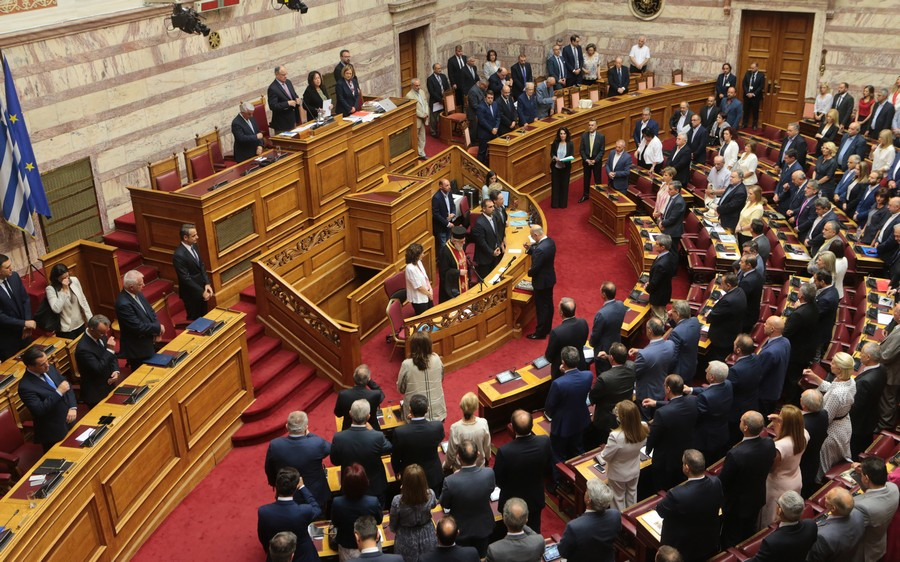 Μείωση ΕΝΦΙΑ κατά 22% και φόρων και κατάργηση ασύλου στα Πανεπιστήμια