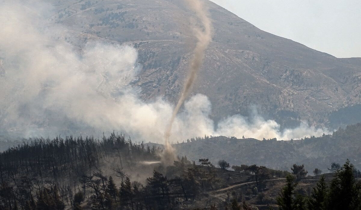Διακοπή ρεύματος λόγω της φωτιάς στη Ρόδο – Εκτός λειτουργίας ο θερμοηλεκτρικός σταθμός