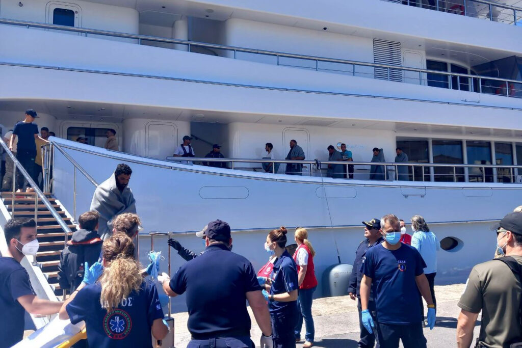 Τα ιταλικά ΜΜΕ ρίχνουν ευθύνες για την τραγωδία στις ελληνικές Αρχές και τη Frontex