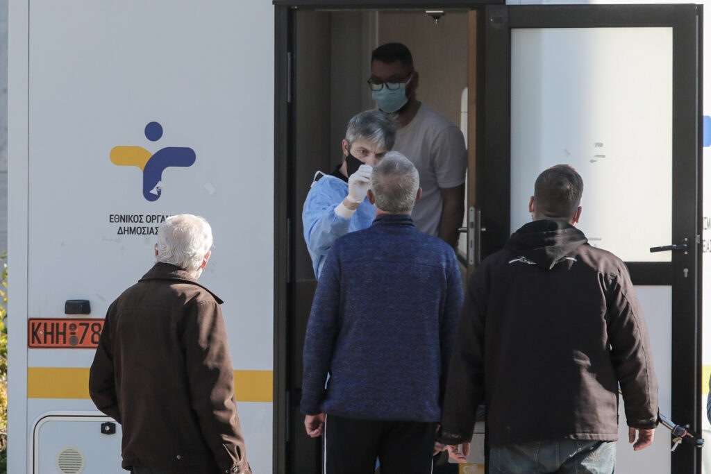 Κρούσματα ρεκόρ την Τρίτη 28/6: Πάνω από 20.000 προβλέπει ο Μαγιορκίνης