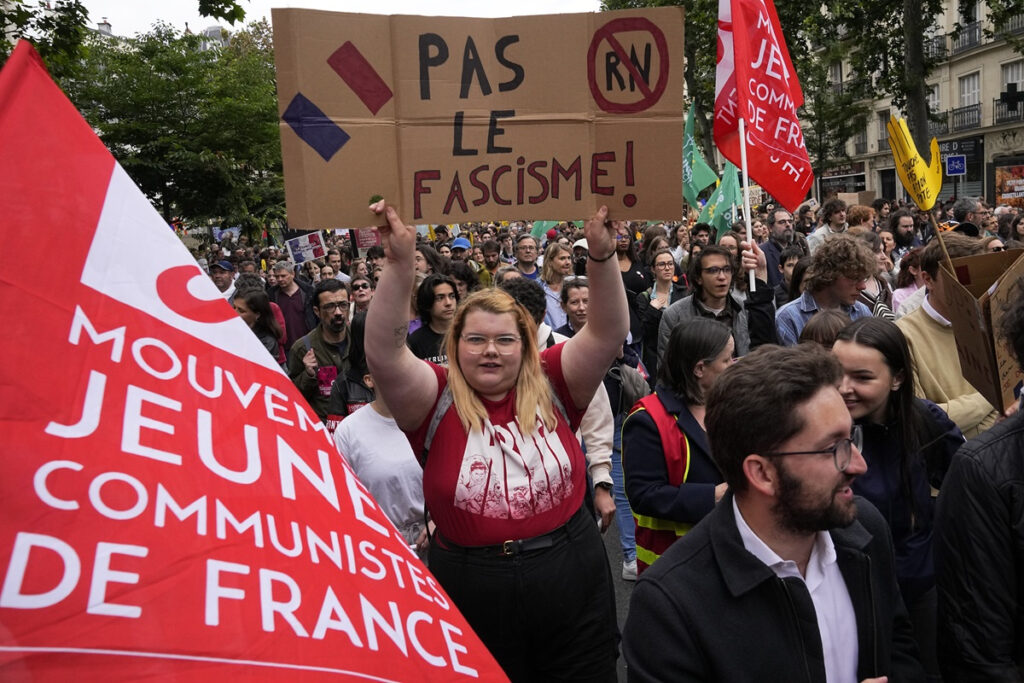Από το Brexit στο φόβο του Frexit: Σε αχαρτογράφητα νερά ρίχνει τη Γαλλία ο Μακρόν