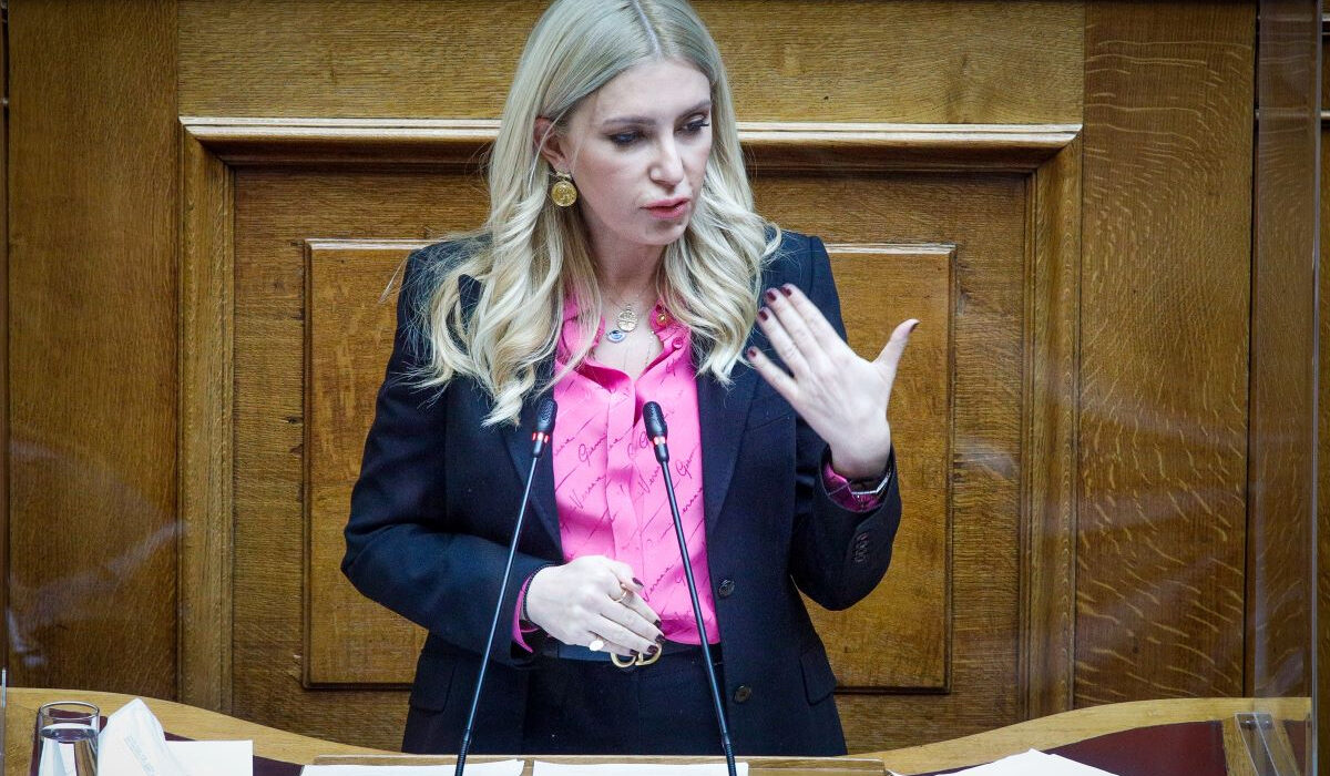 Πολάκης: Αυτά είναι τα έγγραφα για την τελεσίδικη καταδίκη της Φωτεινής Αραμπατζή
