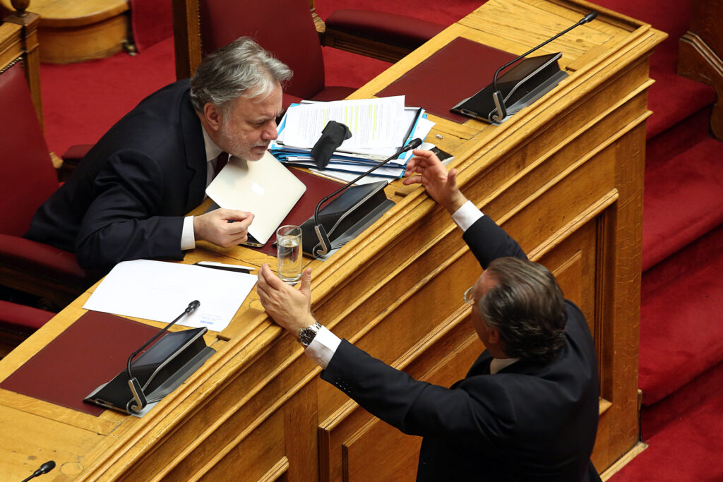 Κόντρα Κατρούγκαλου – Κουμουτσάκου για την επιστολή Καραμανλή στον Μπους
