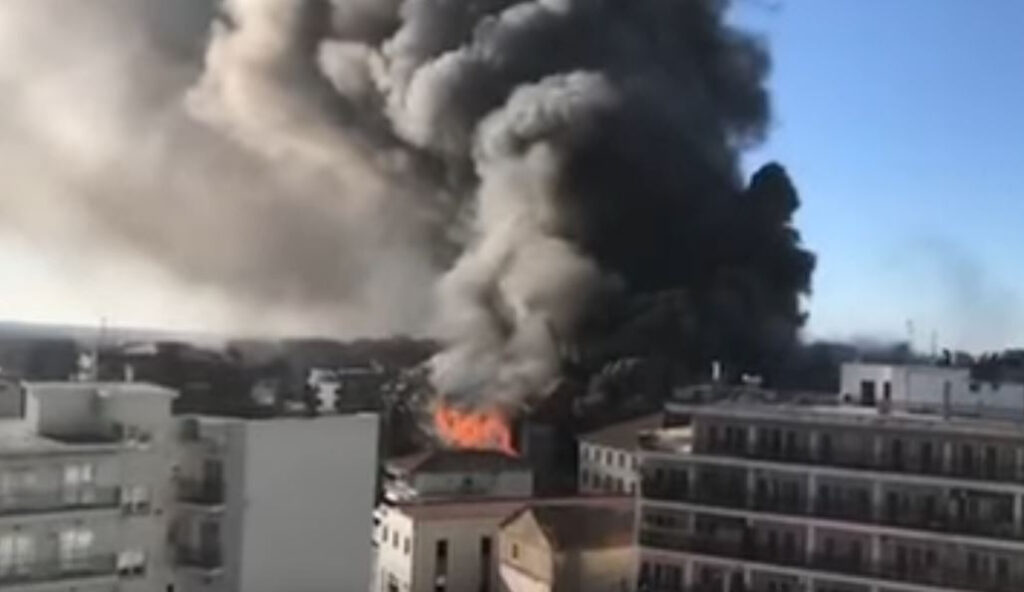 Μεγάλη φωτιά σε καπναποθήκη στην Ξάνθη