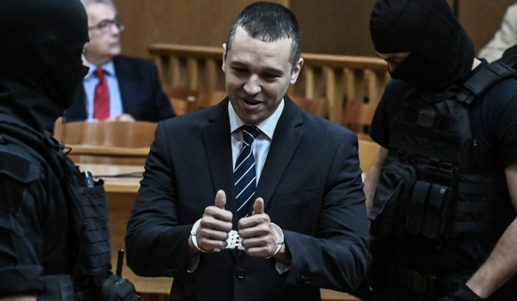 ΠΑΣΟΚ: Κάλεσμα στα κόμματα του δημοκρατικού τόξου για τη στήριξη της πρότασης αποκλεισμού του Κασιδιάρη