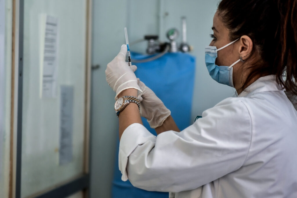 Εμβόλιο Pfizer και αλλεργίες: Ποιοι κινδυνεύουν περισσότερο – Νέα μελέτη
