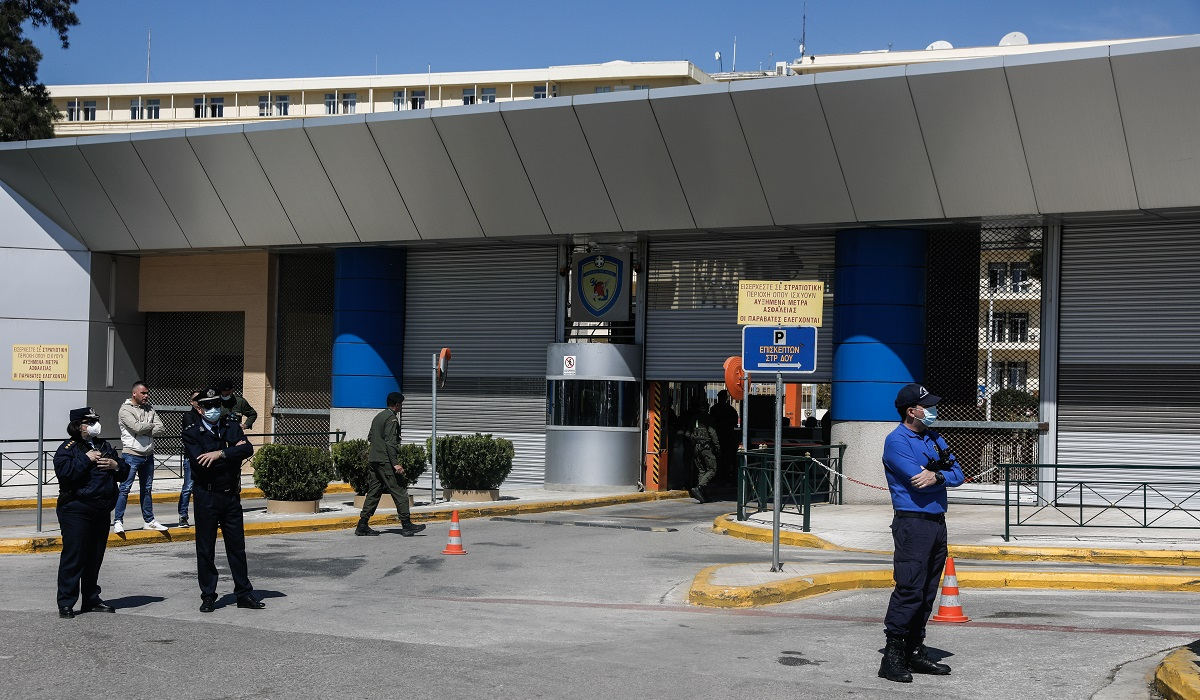 Ρουβίκωνας: Παρέμβαση στο Υπουργείο Εθνικής Άμυνας