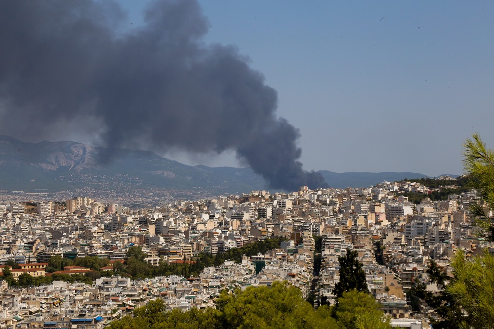 Φωτιά στη Μεταμόρφωση: Οι ώρες με τη μεγαλύτερη συγκέντρωση μικροσωματιδίων στην ατμόσφαιρα