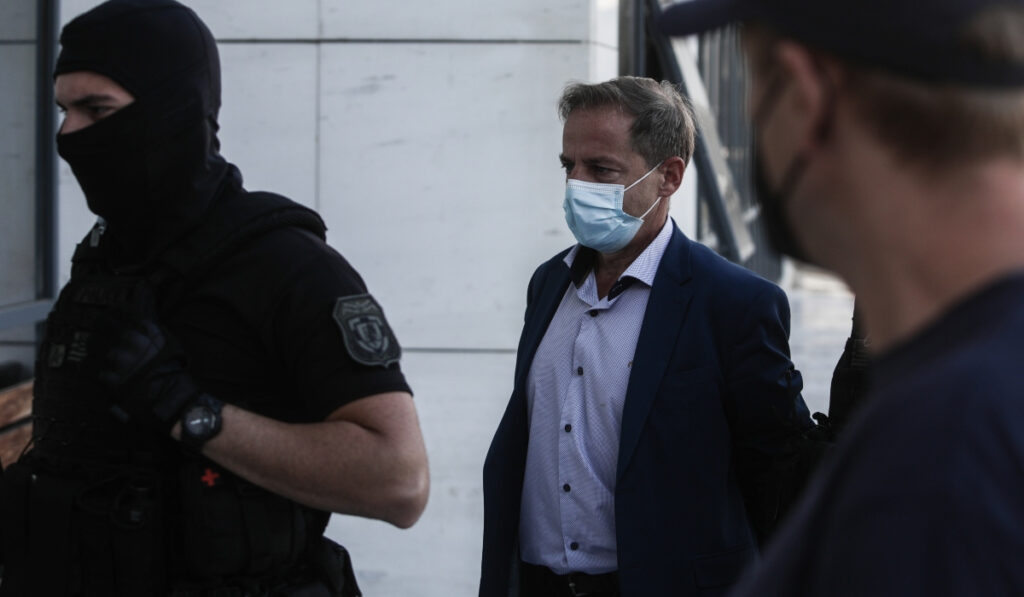 Δημήτρης Λιγνάδης: Ελεύθερος μέχρι το Εφετείο – «Ντροπή σας, ξεφτίλες» φώναζαν στο δικαστήριο