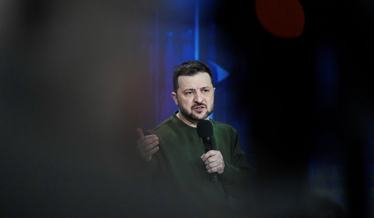 Ανώτερος Αμερικανός διπλωμάτης «καρφώνει» τον Ζελένσκι για καθεστώς λογοκρισίας στην Ουκρανία
