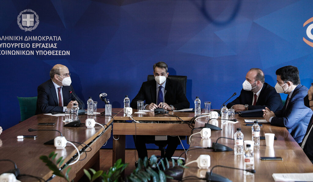 Μητσοτάκης: 86.000 νέες θέσεις εργασίας μέσω ΟΑΕΔ το 2022
