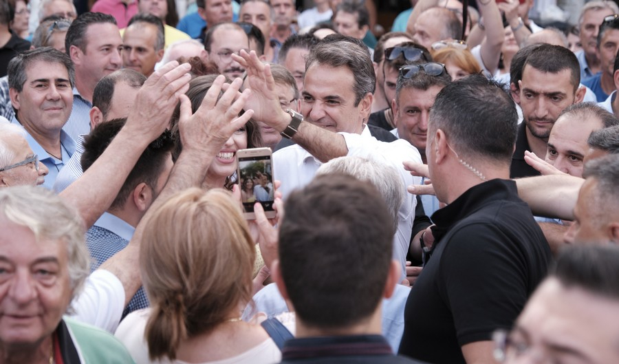 El Politico: «Στην Ελλάδα η πολιτική είναι οικογενειακή υπόθεση»