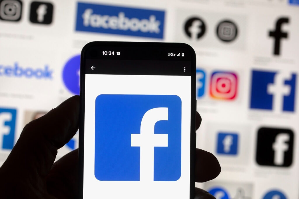 «Καμπάνα» 800 εκατ. ευρώ από την Ε.Ε. στο Facebook