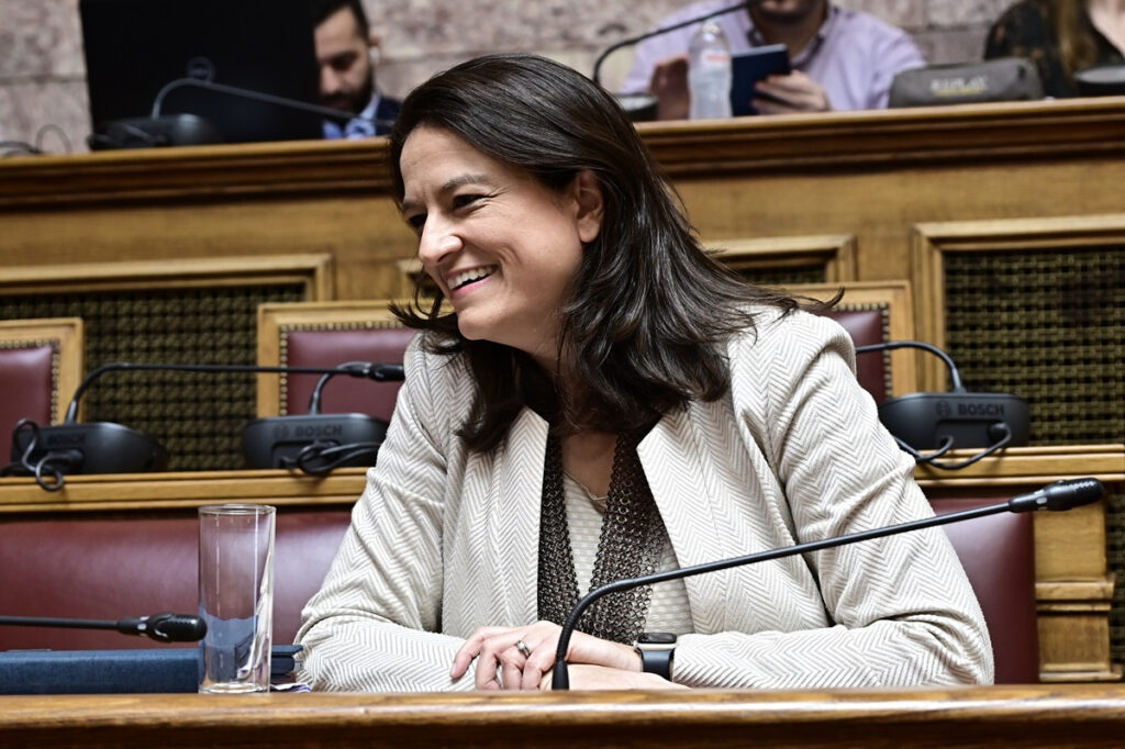 Και «παπαγαλάκια» και «πανηγυρτζήδες»