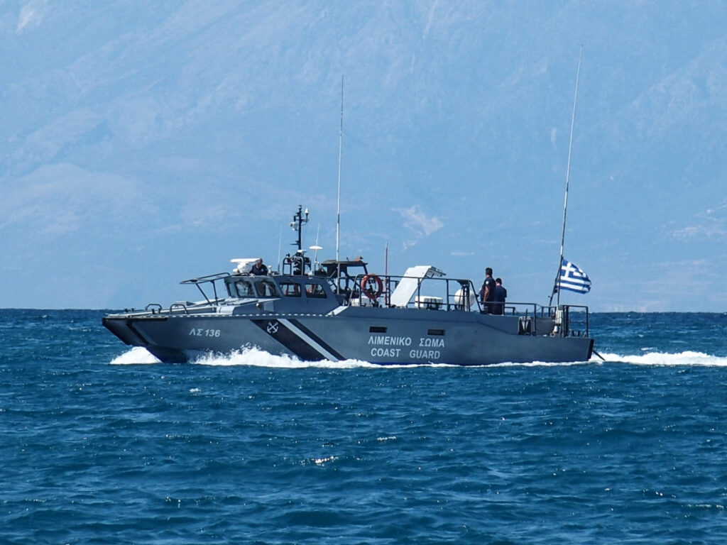 Σύγκρουση ιστιοφόρων στους Αντίπαξους – Πληροφορίες για έναν 18χρονο τραυματία