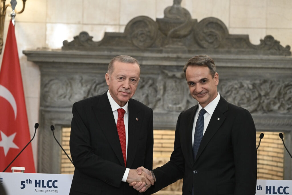 Οι πολλές αποχρώσεις του γκρι – Το παρασκήνιο των συζητήσεων Μητσοτάκη και Ερντογάν