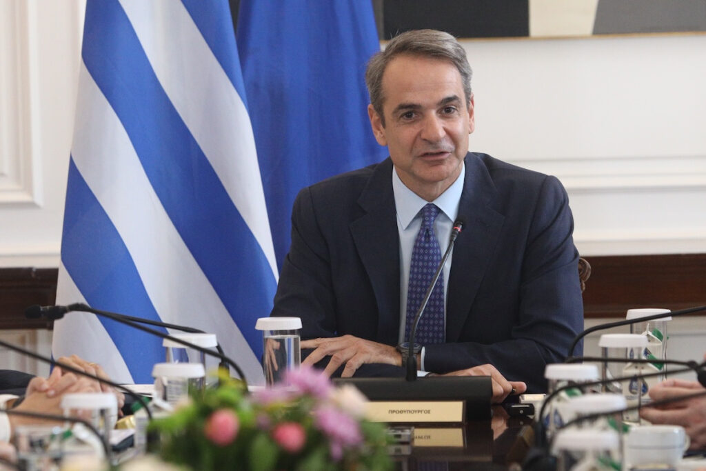 Ολοκληρώθηκε η σύσκεψη στο Μαξίμου για την οπαδική βία – Τη Δευτέρα οι ανακοινώσεις