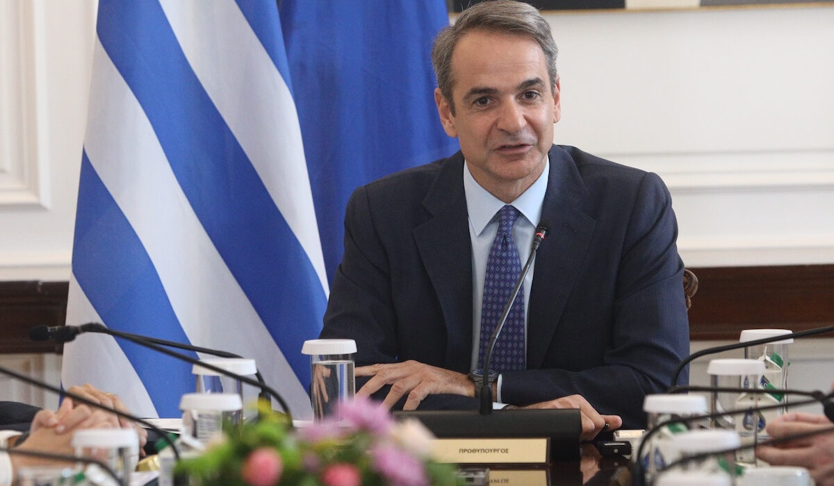 Ολοκληρώθηκε η σύσκεψη στο Μαξίμου για την οπαδική βία – Τη Δευτέρα οι ανακοινώσεις