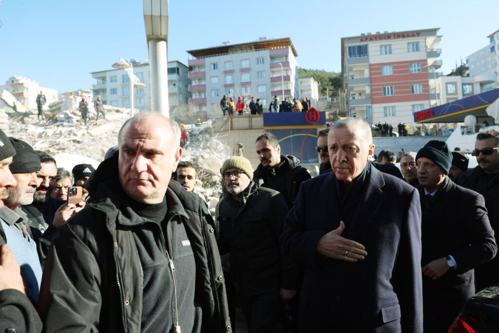 Oργή για τον Ερντογάν: «Μην έρθεις εδώ να ζητήσεις ψήφους» – «Ντροπή σου»