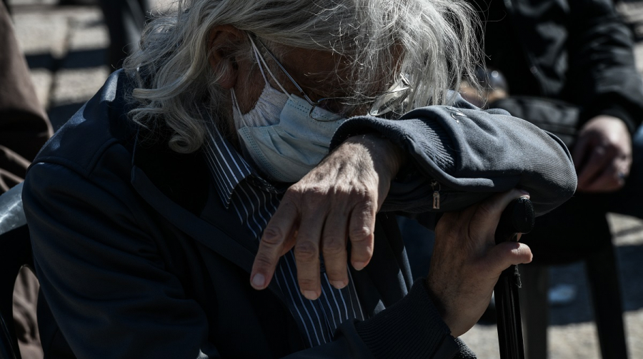 ΕΦΚΑ: Από την ψηφιακή σύνταξη στο χαρτοβασίλειο και τους ημετέρους…