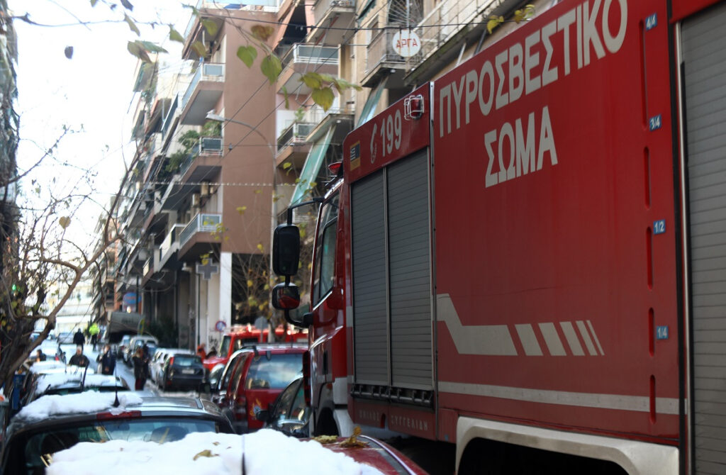 Φωτιά τώρα σε διαμέρισμα στη Δραπετσώνα