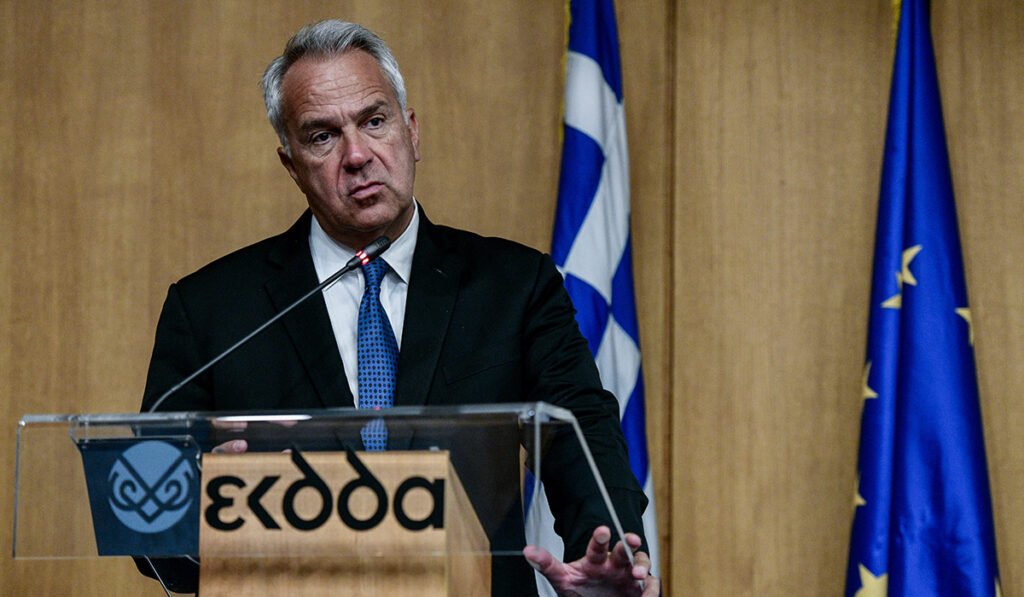 Βορίδης: Δεν απειλούμε, αλλά ενημερώνουμε για τις συνέπειες που θα έχουν οι μη εμβολιασμένοι