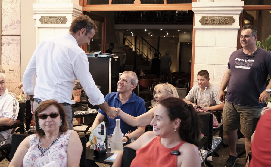 Συνάντηση Μητσοτάκη με τους υποψηφίους βουλευτές Χανίων