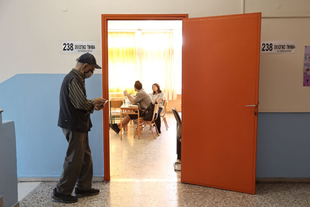 Έκλεισαν οι κάλπες του β’ γύρου: Τι ώρα τα πρώτα ασφαλή αποτελέσματα σε Δήμους και Περιφέρειες
