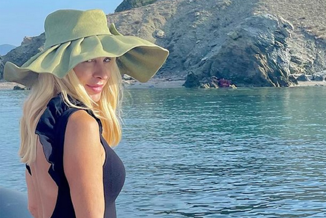 Ελένη Μενεγάκη: Συνεχίζει τις βουτιές της – η νέα φωτογραφία της με μαγιό στο Instagram