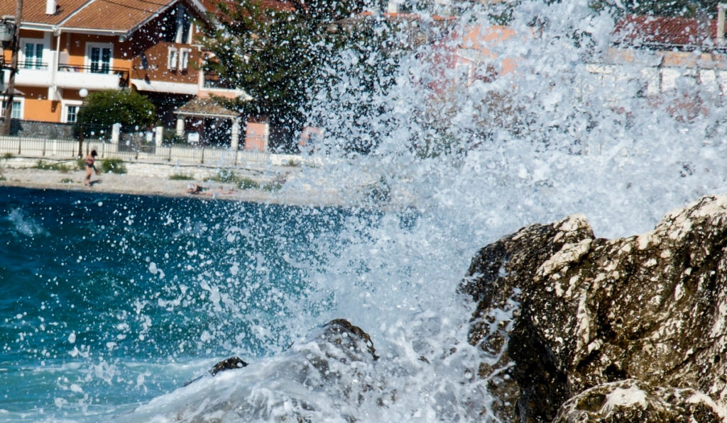 Καιρός-meteo: Ζέστη αλλά και νεφώσεις την Τρίτη – Πού αναμένονται βροχές