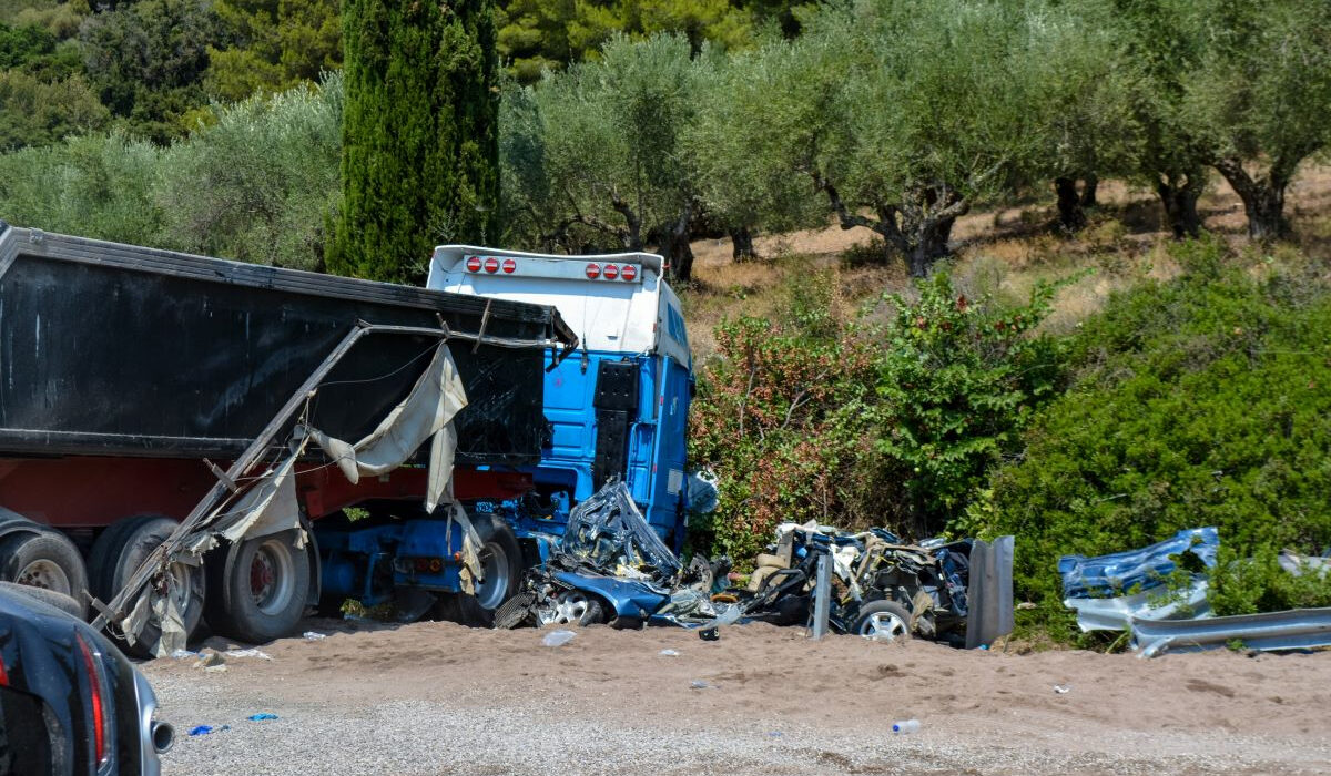 Τροχαίο δυστύχημα στην Κυπαρισσία: Βρέφος και 12χρονο κορίτσι οι δύο από τους τέσσερις νεκρούς – Σοκάρουν οι εικόνες
