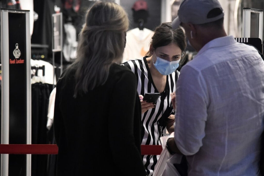 Τα μέτρα που μένουν τον Φεβρουάριο για εμβολιασμένους και ανεμβολίαστους