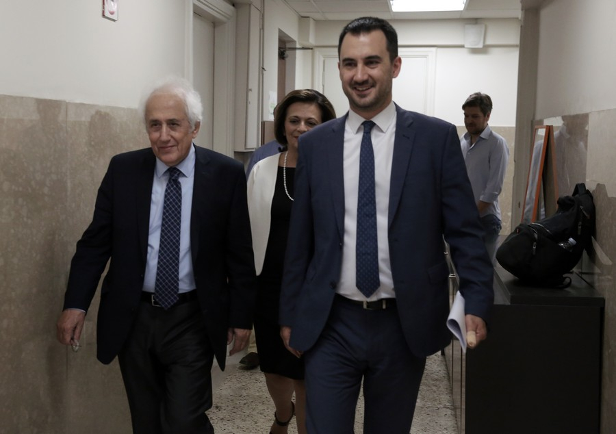 Χαρίτσης: «Δεν πρέπει να αφήσουμε τους μαθητευόμενους μάγους να μας γυρίσουν πίσω»