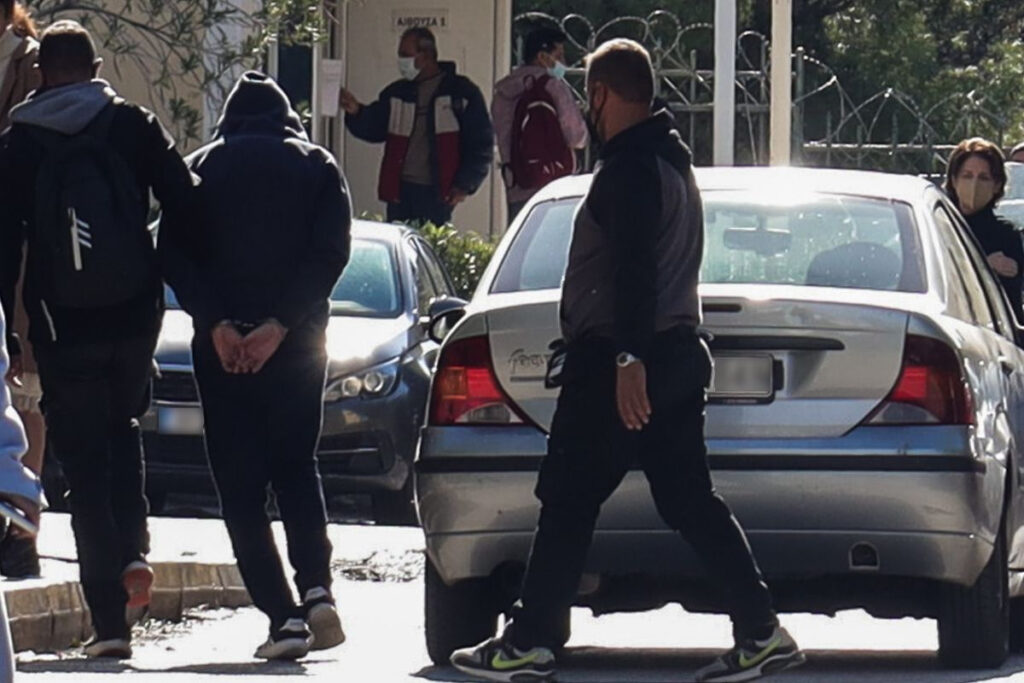 Κολωνός: 5 νέες συλλήψεις για την υπόθεση της 12χρονης – Ανάμεσά τους και γιατρός