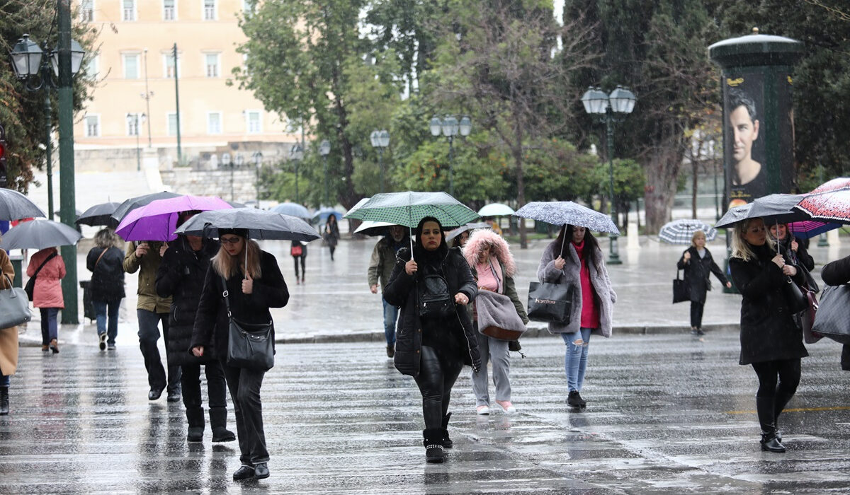 Η κακοκαιρία Betina «χτυπά» την Ελλάδα: Πτώση 14 βαθμοί μετά το μεσημέρι – Σφοδροί άνεμοι και χιονοθύελλες (LIVE Χάρτες)