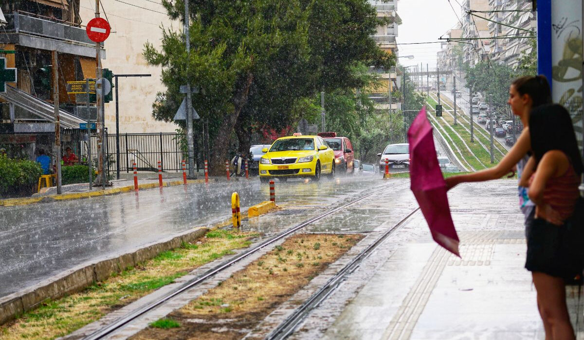 Έκτακτο δελτίο επιδείνωσης καιρού: Τριήμερη κακοκαιρία με καταιγίδες – Προσοχή την Κυριακή