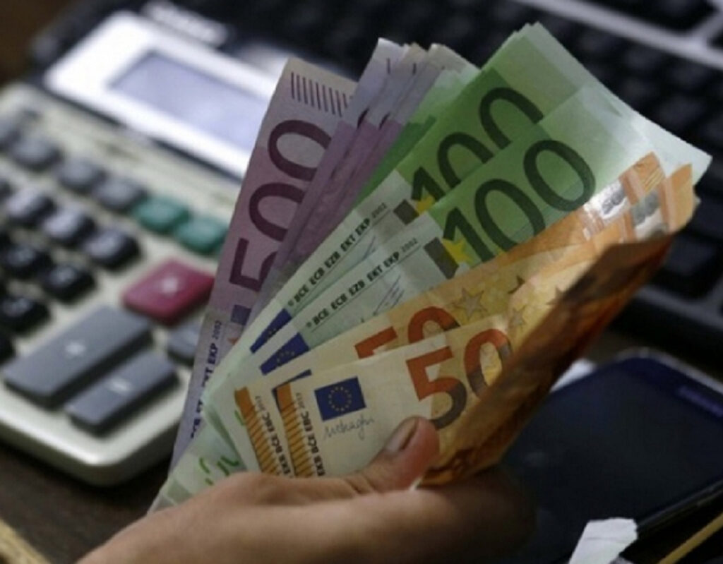 Πότε καταβάλλεται το Δώρο Χριστουγέννων – Πώς ο υπολογισμός