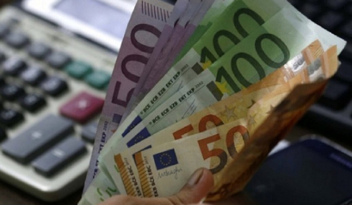 Πότε καταβάλλεται το Δώρο Χριστουγέννων – Πώς ο υπολογισμός