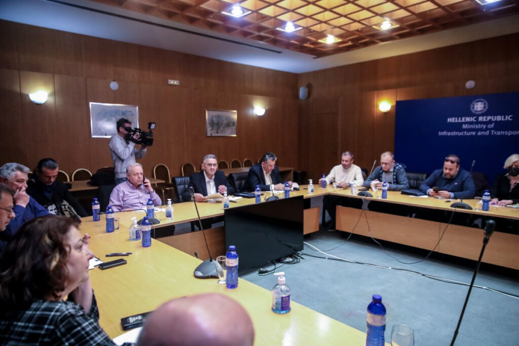 Τέλη Μαρτίου η επανεκκίνηση των τρένων – Στο τραπέζι η μείωση του μεταφορικού έργου