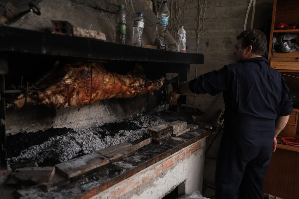 Πάσχα: Δεν πέφτει καρφίτσα σε ταβέρνες και εστιατόρια – Χαμός για το εορταστικό τραπέζι